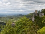 Blick ins Neidlinger Tal und auf die Ruine Reußenstein