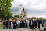 Akteurinnen und Akteure des Biosphärengebiets und des MAB-Nationalkomitees freuen sich über die Erweiterung des Biosphärengebiets auf Schloss Lichtenstein; Fotografie: Geschäftsstelle Biosphärengebiet Schwäbische Alb.