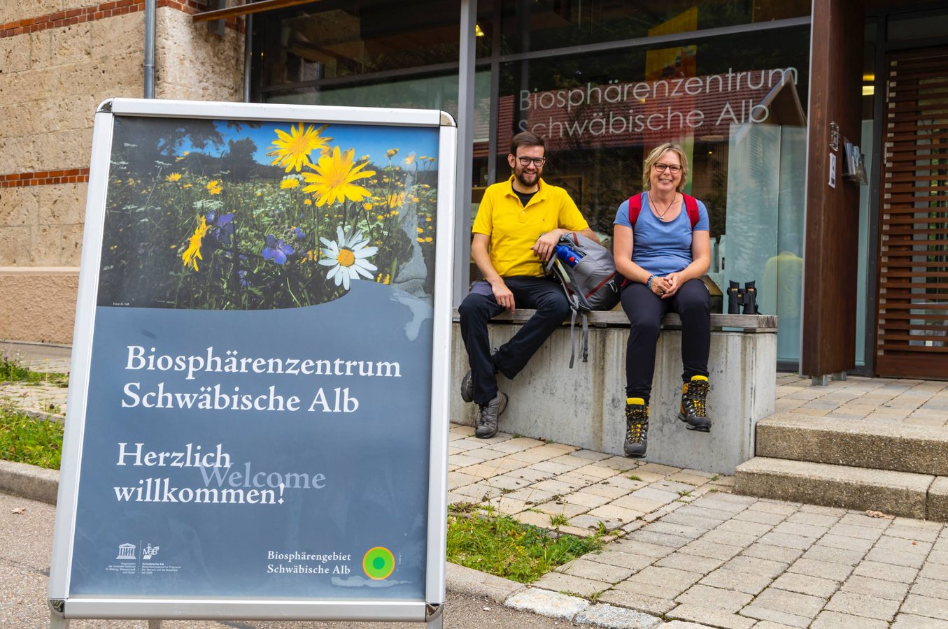Begrüßungsschild im Eingangsbereich des Biosphärenzentrums Schwäbische Alb Begrüßungsschild im Eingangsbereich des Biosphärenzentrums Schwäbische Alb