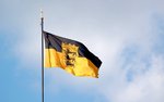 Schwarz-gelbe Flagge des Landes Baden-Württemberg